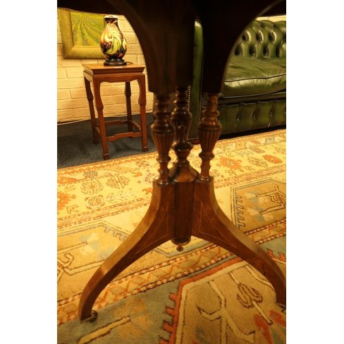 875 - Late Victorian rosewood and inlaid small table, circa 1890, having a circular lobed top with boxwood... 