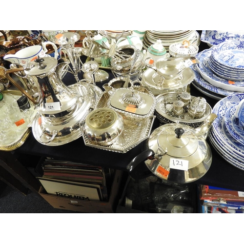121 - Assorted silver plated wares including silver plated epergne, candelabrum, coffee pot and other silv... 