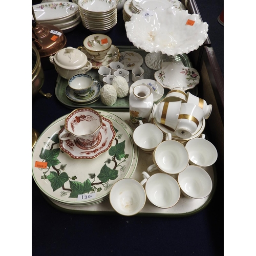 136 - Copeland Spode pedestal fruit bowl, Wedgwood Napoleon Ivy plates, Wedgwood gilt printed coffee cups ... 
