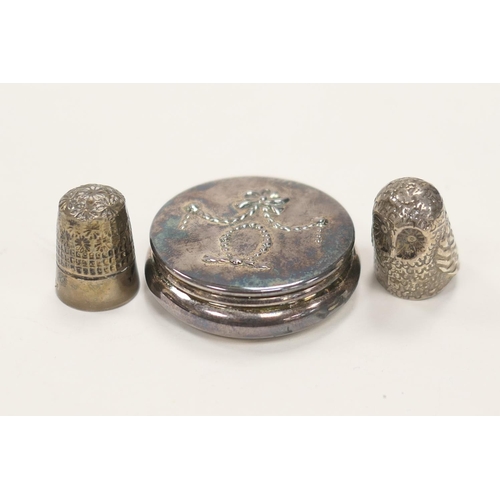 346 - Modern silver pill box, Sheffield 2000; also a modern silver owl form thimble and a further silver t... 