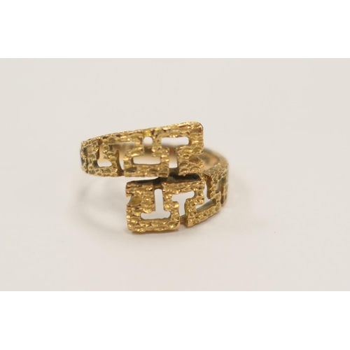 385 - 14ct gold Greek key crossover ring, ring size M, weight approx. 2.9g