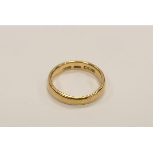 387 - 18ct gold wedding ring, ring size Q, weight approx. 5.6g