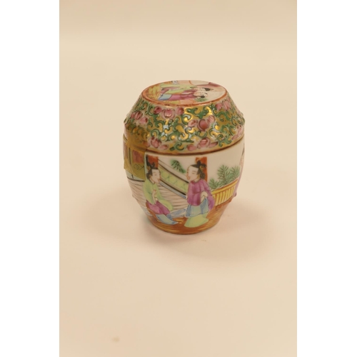 154 - Chinese famille verte small jar and cover, late 19th Century, 7cm
