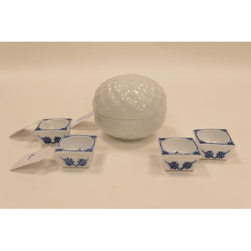 160 - Four Meissen Onion pattern porcelain table salts, 5cm; also a Meissen white glazed moulded Schneebal... 