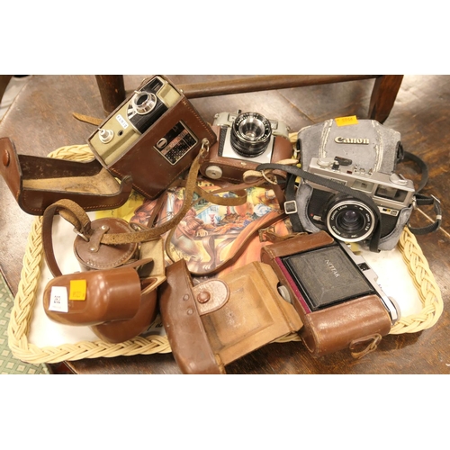 262 - Small selection of vintage cameras including Halina Rolls, Zeiss Icon Nettar