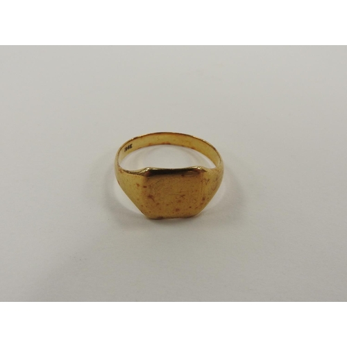 263 - Gent's 18ct gold signet ring, ring size S, weight 4.5g