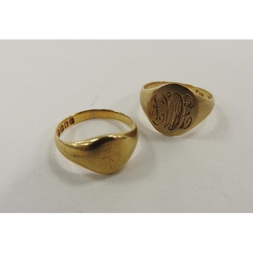 279 - Lady's 18ct gold signet ring, hallmarked London 1913, ring size D/E, weight approx. 2.6g; also a fur... 