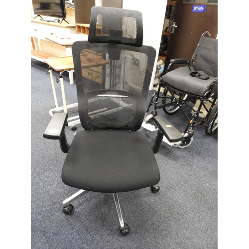 471 - Modern swivel office chair