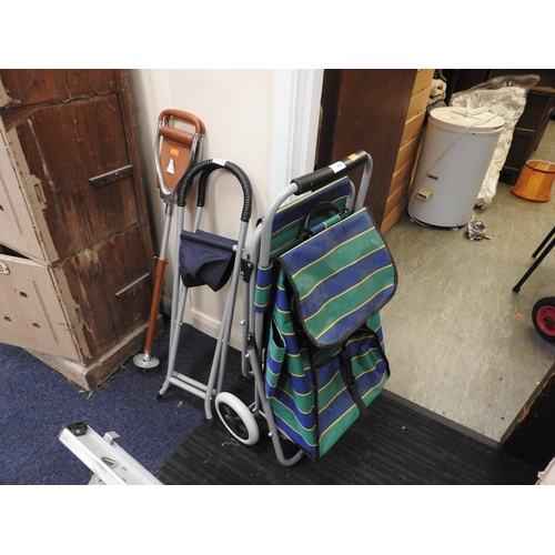 475 - Shopping trolley, shooting stick and a folding seat (3)