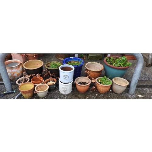 485 - Assortment of various planted and other terracotta and stoneware jardinieres (17)