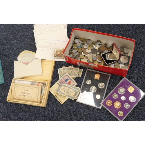 312 - Quantity of mixed world coins including two packs of British decimal coins, loose world banknotes, l... 