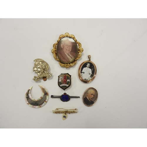 283 - Victorian pinchbeck brooch, 7cm; also a rolled gold double sided pendant locket, 'Artist'rifles cap ... 