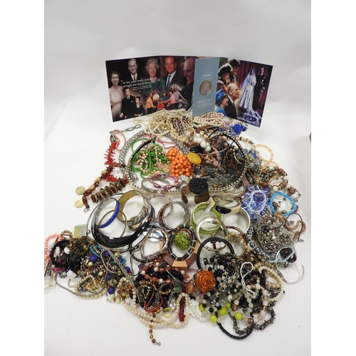 312 - Tub of assorted costume jewellery