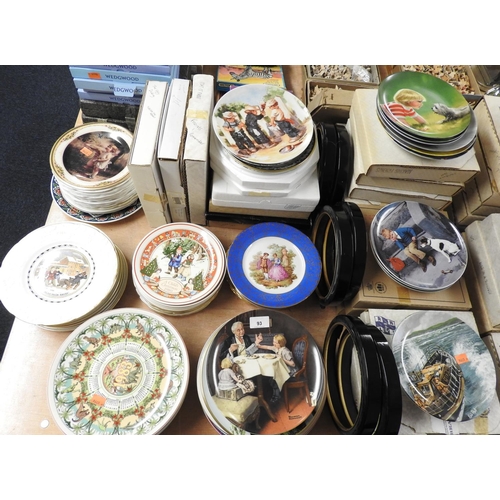 93 - Quantity of collectors plates including Christmas plates by Coalport, Wedgwood, Brambly Hedge series... 