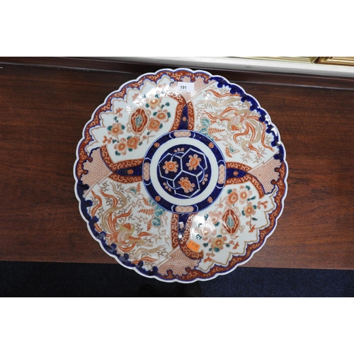 191 - Japanese Imari scallop edged charger, late Meiji (1868 - 1912), 46cm diameter