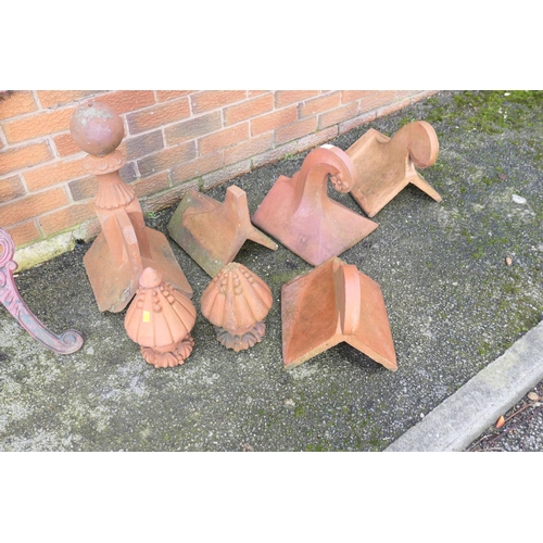 471 - Five terracotta decorative ridge tiles and two terracotta finials (7)