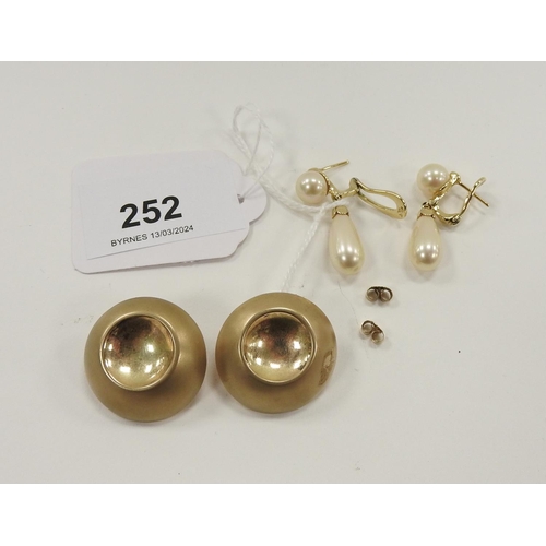 Pair of 9ct gold modernist earrings, 26mm diameter; also a pair of ...