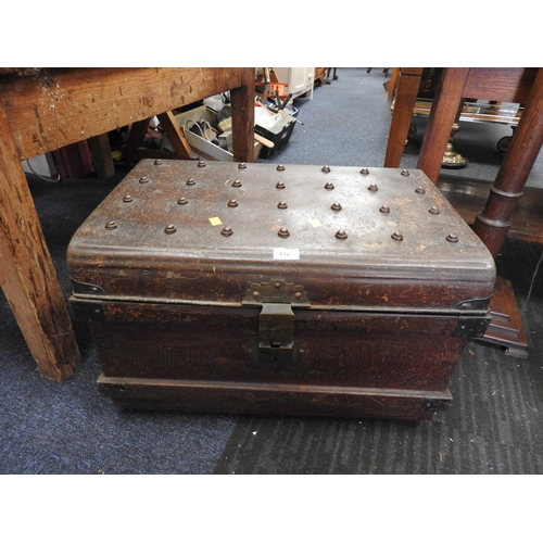 512 - Victorian tin trunk