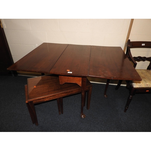 624 - 19th Century mahogany pad foot drop leaf table and a retro style nest of mahogany occasional tables ... 