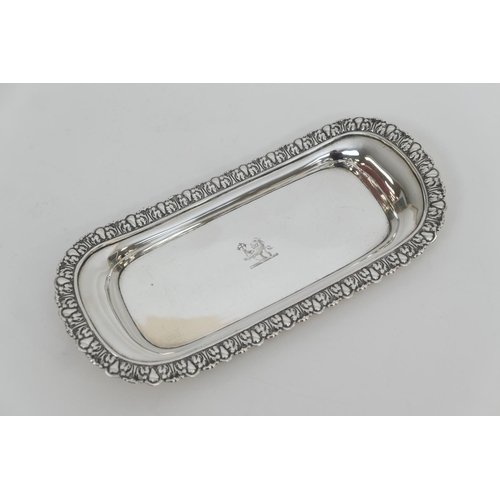 122 - George III silver wick scissor tray, by Rebecca Emes and Edward Barnard, London 1819, 25cm, weight a... 