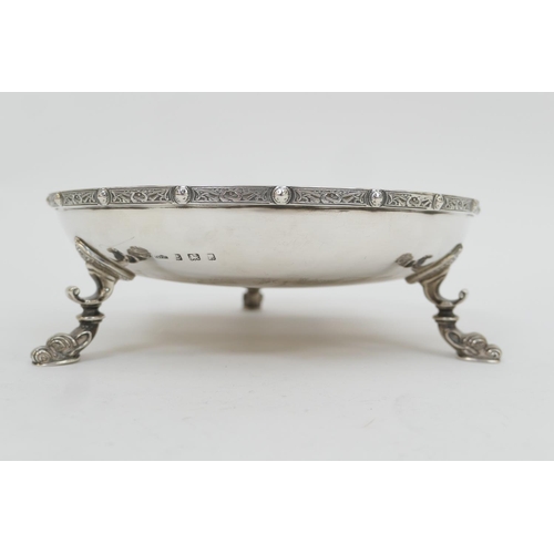 157 - George V silver shallow bowl, by Collingwood & Sons, Birmingham 1935, Celtic inspired border decorat... 