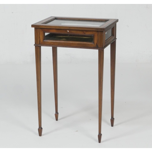 687 - Late Victorian mahogany and satinwood banded collector's table vitrine, with lift up glass panel top... 