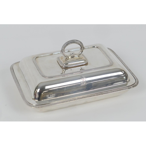 79 - George V silver entree dish and cover, maker G H, Sheffield 1930, rectangular form with bayonet fitt... 