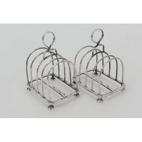 92 - Pair of George V silver toast racks by Martin Hall & Co., Sheffield 1911, each with four divisions, ... 