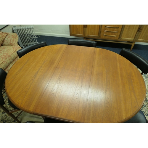 668 - G-Plan teak Fresco extending dining table and  chairs, the circular table 122cm diameter, extending ... 