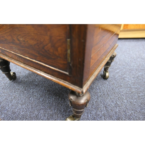 696 - William IV rosewood washstand, square folding top on turned and tulip carved slender columns with po... 