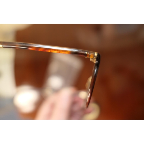 546 - Pair of George V tortoiseshell folding spectacles, with gold coloured bridge and hinges, with faux s... 