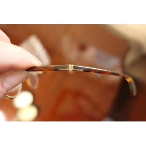 546 - Pair of George V tortoiseshell folding spectacles, with gold coloured bridge and hinges, with faux s... 