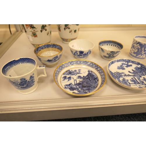 43 - Small selection of blue and white porcelain, including Caughley birds in branches tea bowl, circa 17... 