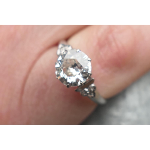 472 - Diamond solitaire ring, the old round cut diamond of approx. 1.25cts, estimated as J/K in colour and... 