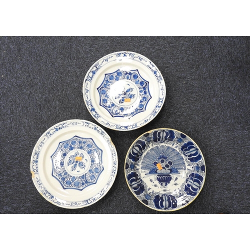 157 - Dutch blue and white Delft peacock tail feather pattern plate, 32cm; also a pair of Delft blue and w... 