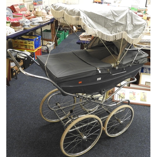 132 - Vintage Silver Cross pram