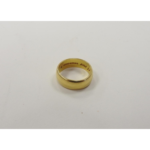 403 - 22ct gold plain polished wedding ring, ring size O, weight approx. 8.8g