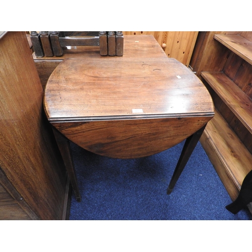 587 - George III mahogany Pembroke table, width 74cm