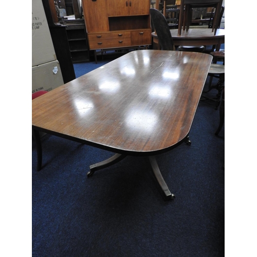 635 - Mahogany rectangular pedestal breakfast table, length 148cm