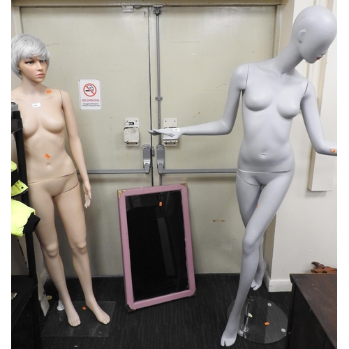 646 - Two plastic mannequins and a pink painted retailer's table top display case