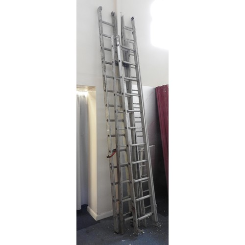 648A - Extending aluminium ladders