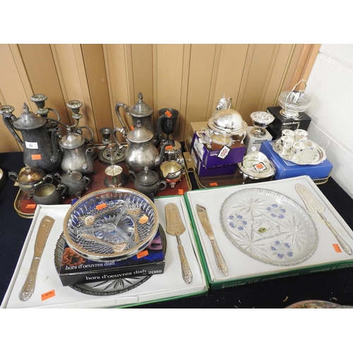 53 - Modern silver plated wares including coffee and tea pots, hors d'oeuvres dishes, some with boxes (2 ... 