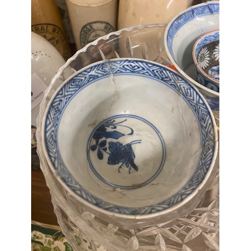 5 - Chinese Republic 'famille rose' vase, height 16cm, also two damaged blue and white tea bowls, Coalpo... 