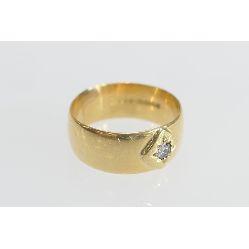 11 - Gent's 18ct gold wedding ring, illusion set with a small brilliant cut diamond of approx. 0.10ct, si... 