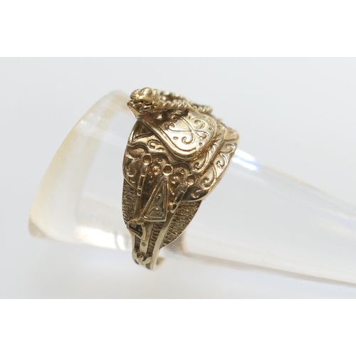 39 - 9ct gold gent's rodeo ring,  worked as a Western saddle with lasso, size T, weight approx. 5.5g