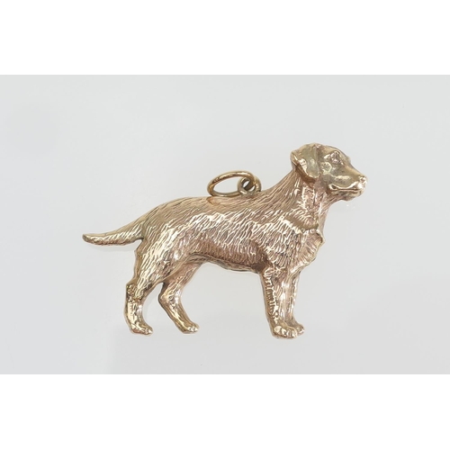 160 - 9ct gold Labrador pendant, signed on the reverse 'Brown', 39mm x 26mm, weight approx. 10.8g