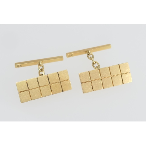 191 - Pair of continental yellow gold chain cufflinks, with block grid and plain bar, stamped 513B, 24mm, ... 