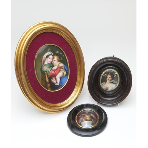 461 - German porcelain plaque, decorated with the Madonna Della Seggiola, after Raphael, oval 12cm x 9cm, ... 