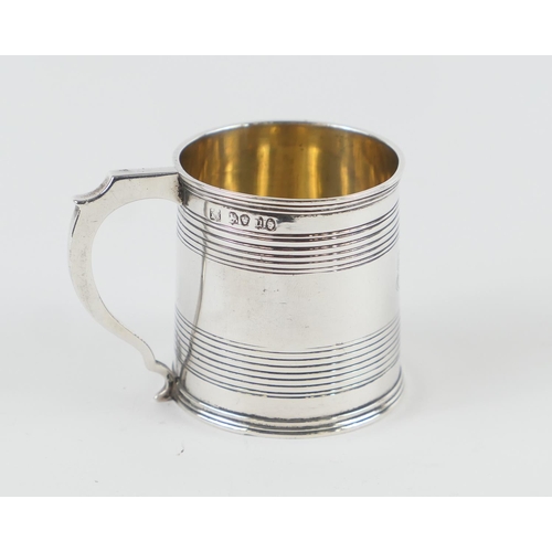 498 - William IV silver tankard, by Aldwinckle & Slater, London 1835, decorated with horizontal bands and ... 