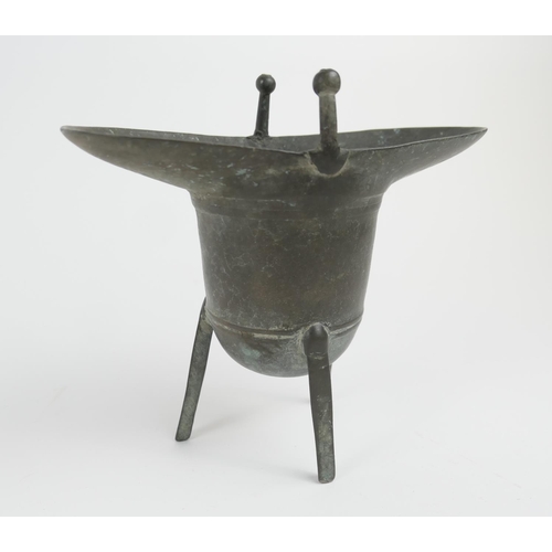 825 - Provincial Chinese bronze archaist ritual vessel, Jue, height 16.5cm, width 18.5cm